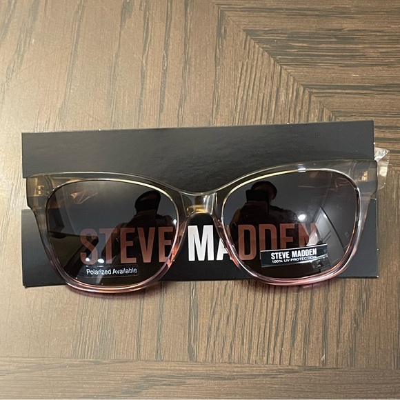 Steve Madden Kenly Sunglasses - Picture 10 of 12